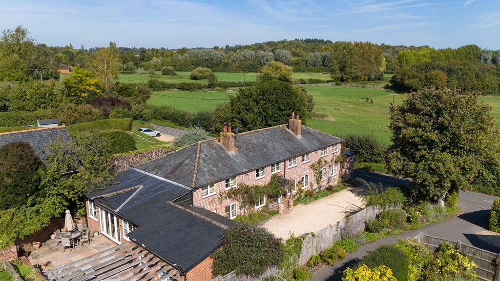 6 bedroom house, Hurstbourne Priors, Whitchurch RG28 - Available