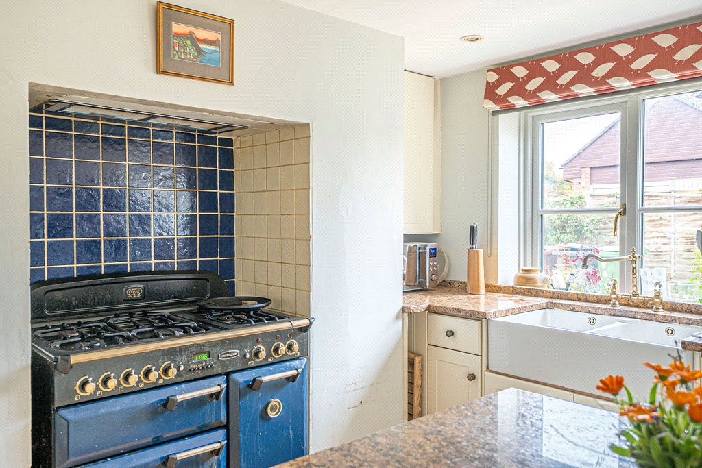 6 bedroom house, Hurstbourne Priors, Whitchurch RG28 - Available