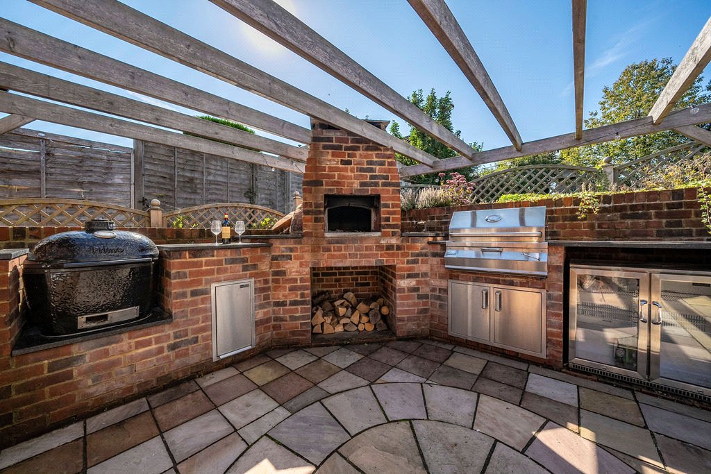 6 bedroom house, Hurstbourne Priors, Whitchurch RG28 - Available