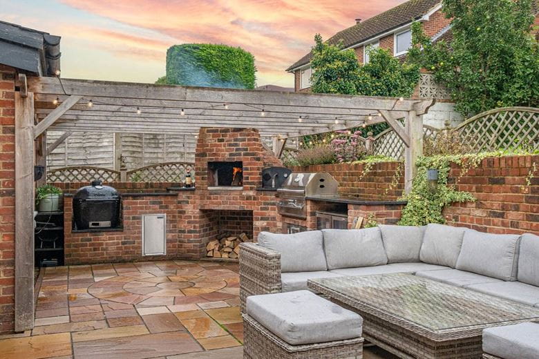 6 bedroom house, Hurstbourne Priors, Whitchurch RG28 - Available