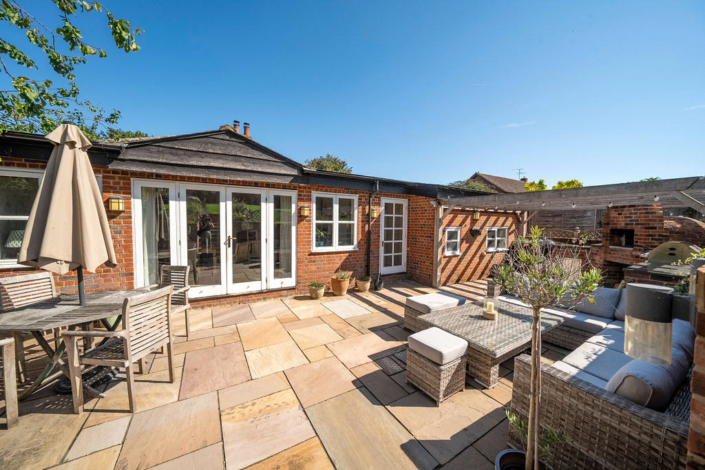 6 bedroom house, Hurstbourne Priors, Whitchurch RG28 - Available