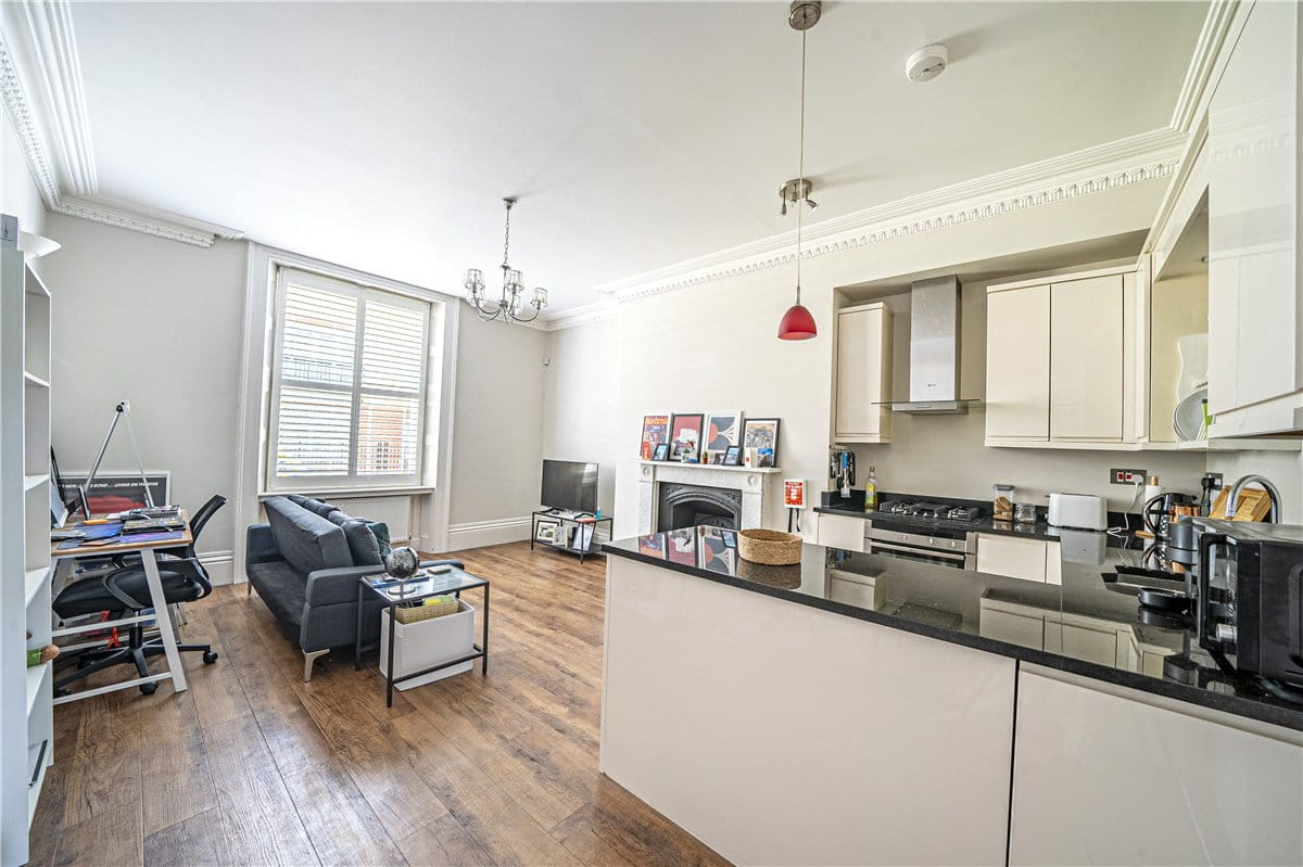 1 bedroom flat, St. Peter Street, Winchester SO23 - Available