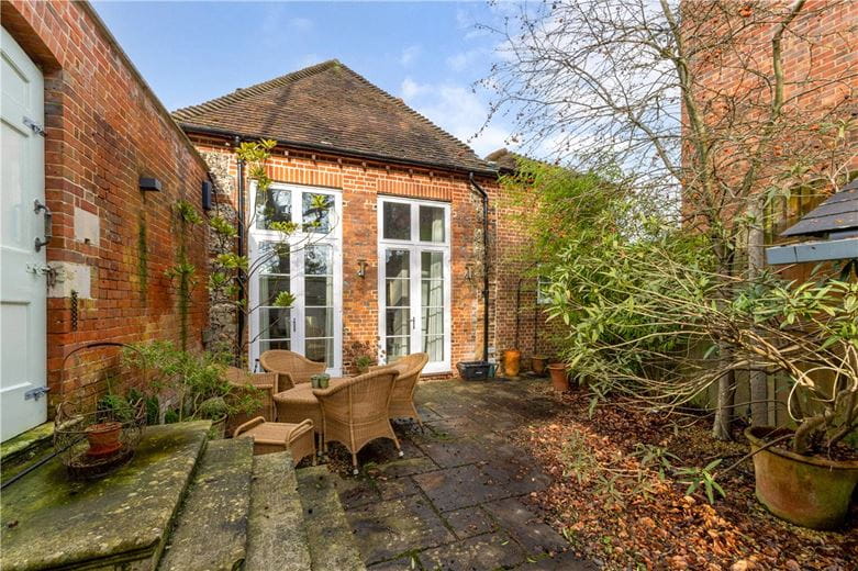 3 bedroom house, St. Cross Road, Winchester SO23 - Available