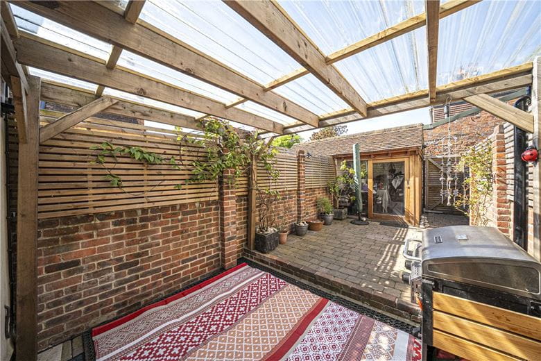 5 bedroom house, West Street, Hambledon PO7 - Available
