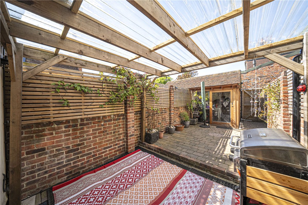5 bedroom house, West Street, Hambledon PO7 - Available