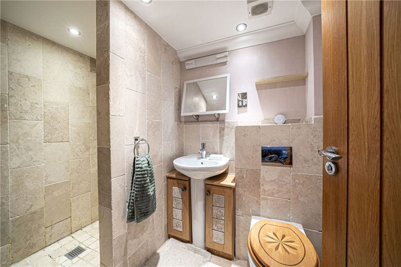 5 bedroom house, West Street, Hambledon PO7 - Available