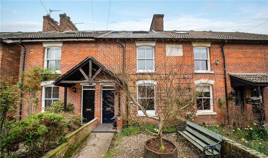 3 bedroom house, Gladstone Terrace, Sugar Lane SP11 - Available