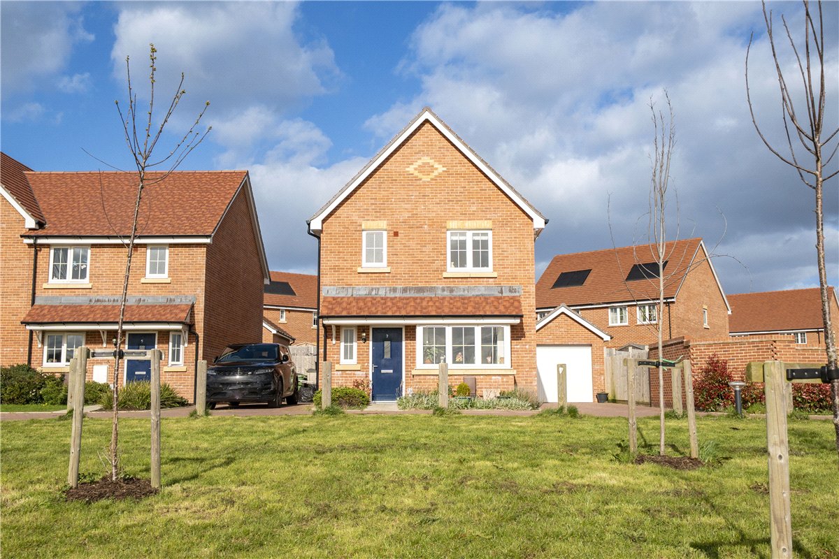 3 bedroom house, Field Close, Bishops Waltham SO32 - Available