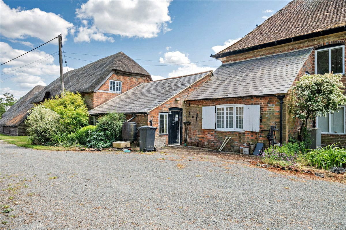 100 acres House, Leckhampstead, Newbury RG20 - Sold STC
