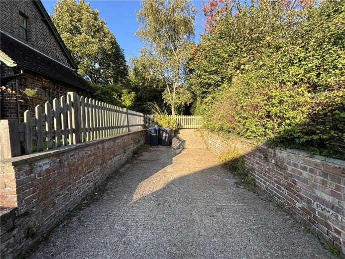 2 bedroom house, Downshire Terrace, Street Lane RH17 - Available