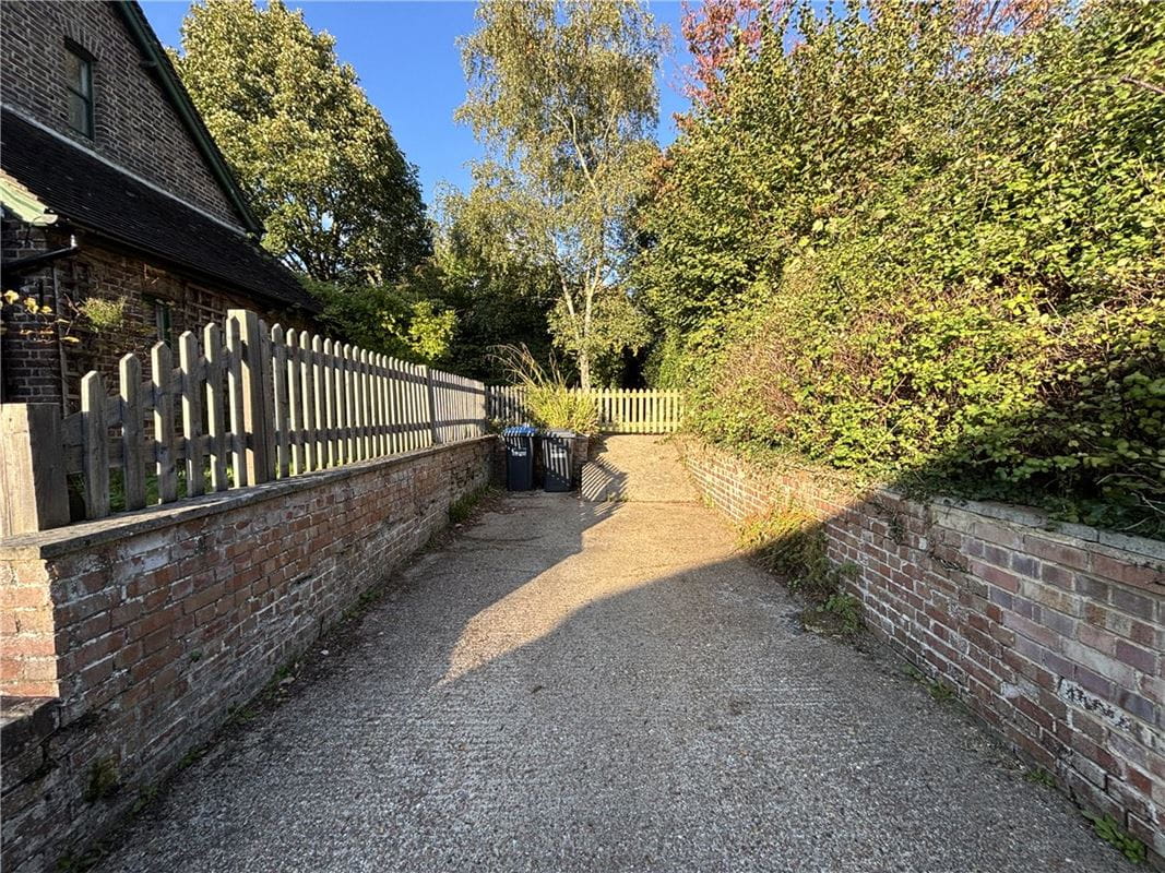 2 bedroom house, Downshire Terrace, Street Lane RH17 - Available