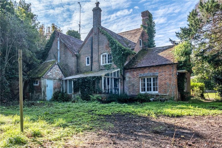 80.4 acres House, Church Road, Aldermaston RG7 - Sold STC