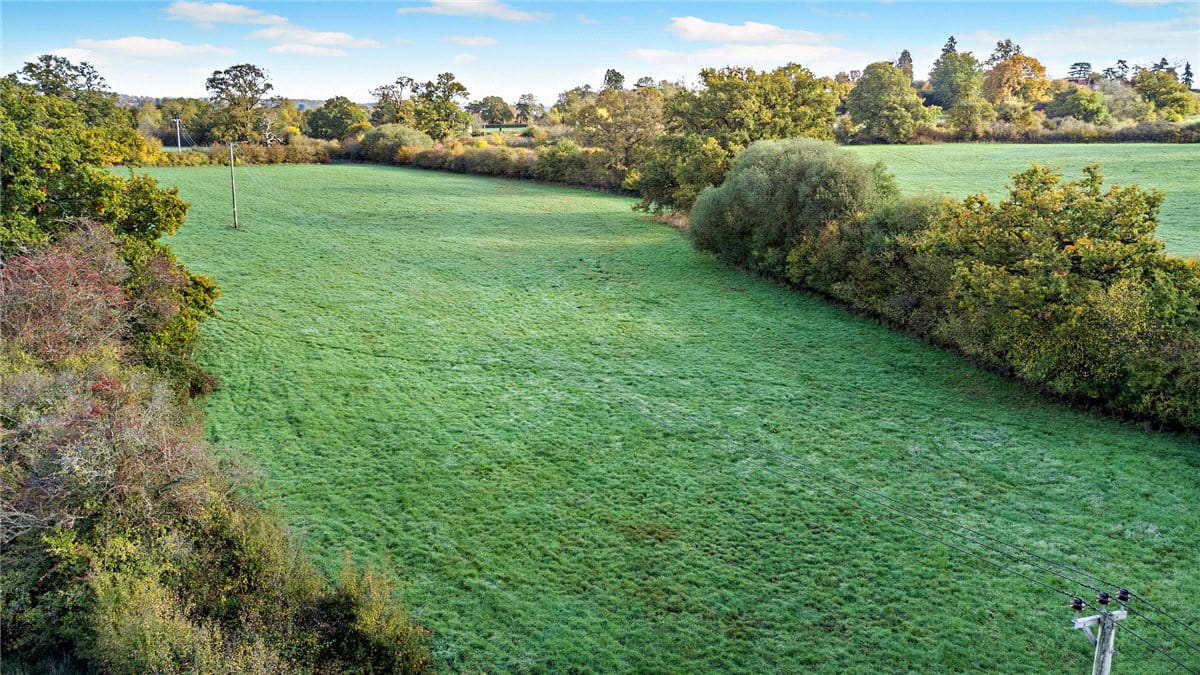 8.4 acres Land, Newbury, Berkshire RG14 - Available
