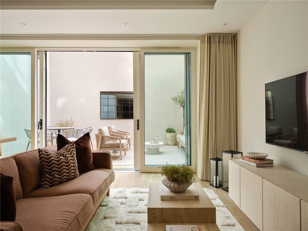 5 bedroom house, London Square Wandsworth Common, Springfield Drive SW17 - Available