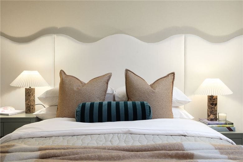 2 bedroom flat, London Square Wandsworth Common, Springfield Drive SW17 - Available