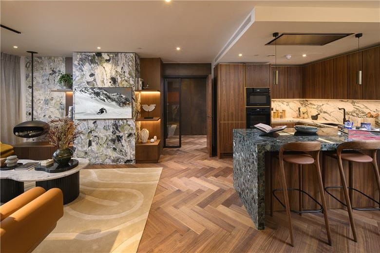 3 bedroom flat, London Dock, 9 Arrival Square E1W - Available