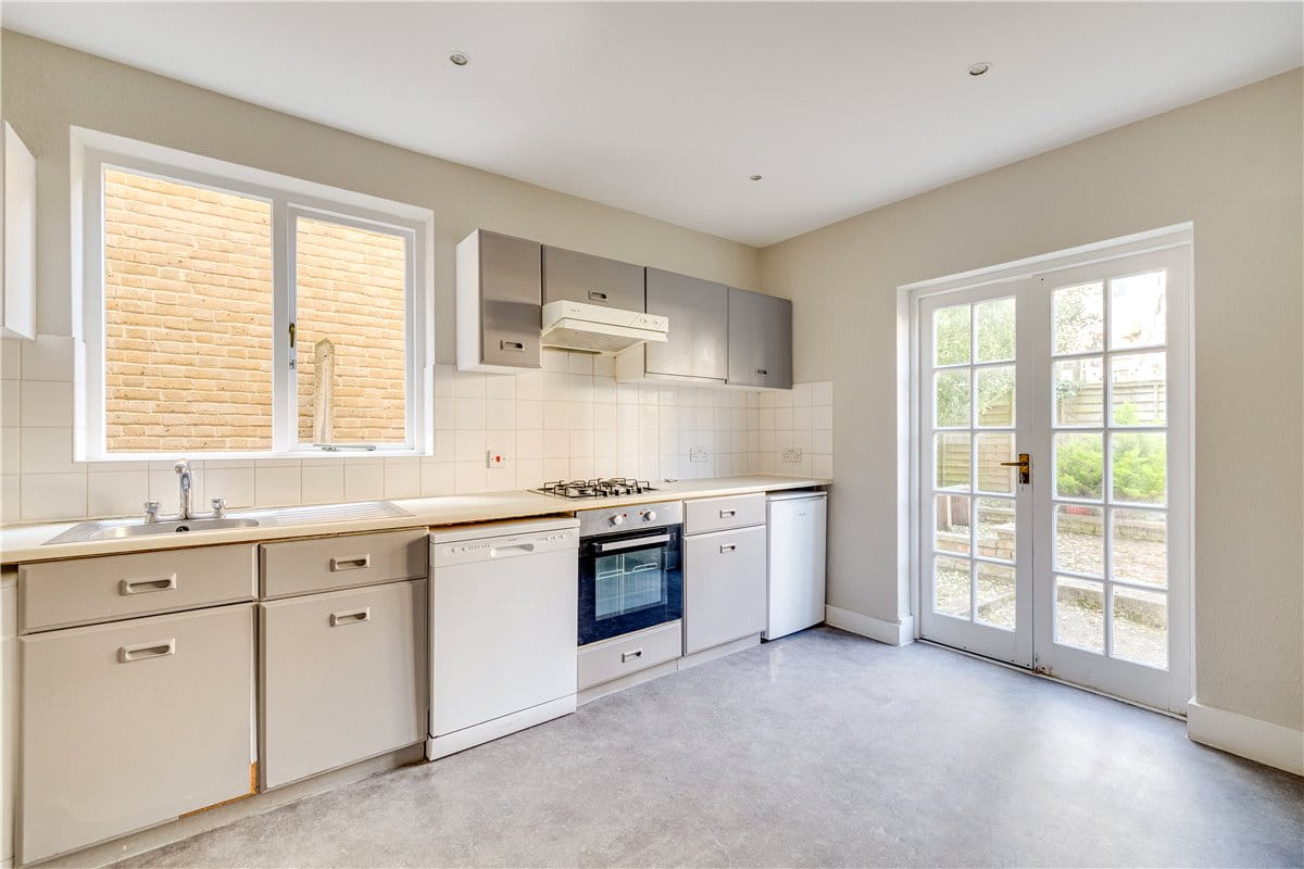 2 bedroom flat, Latchmere Road, London SW11 - Sold