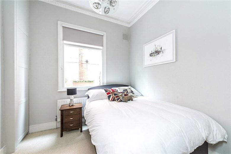 2 bedroom flat, Earlsfield Road, London SW18 - Sold STC
