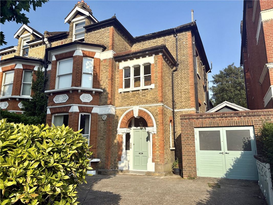 2 bedroom flat, Earlsfield Road, London SW18 - Sold STC