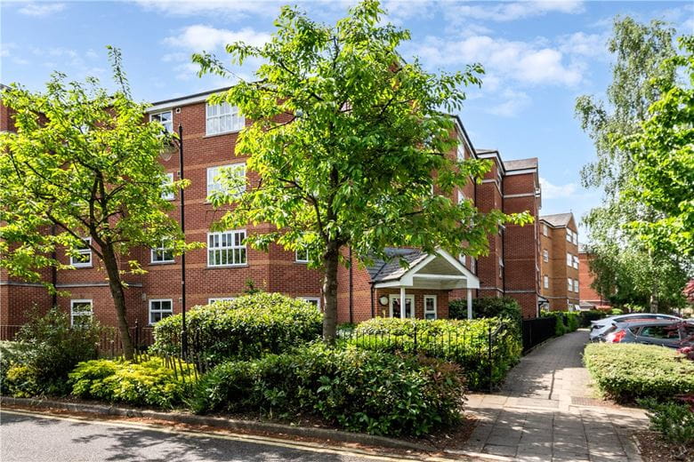 3 bedroom flat, Heritage Park, London SW17 - Sold