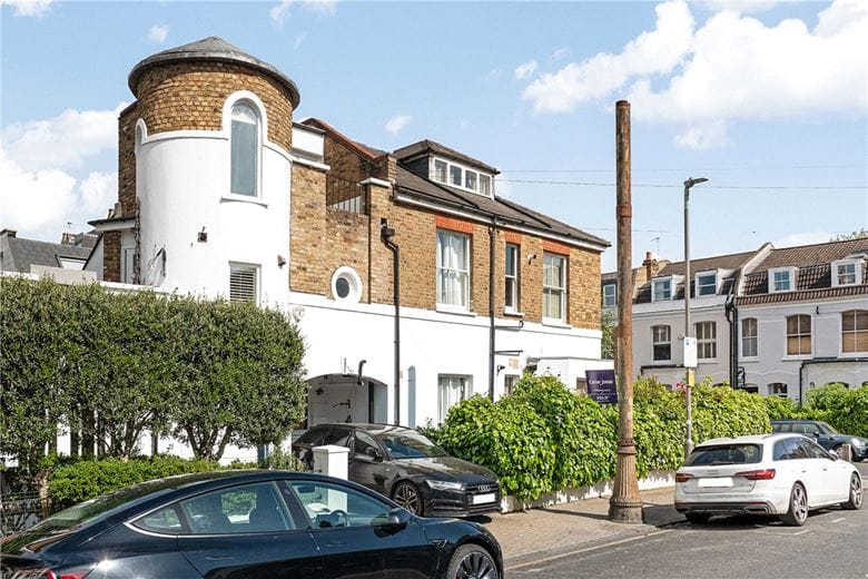 2 bedroom house, Wiseton Road, Wandsworth SW17 - Available