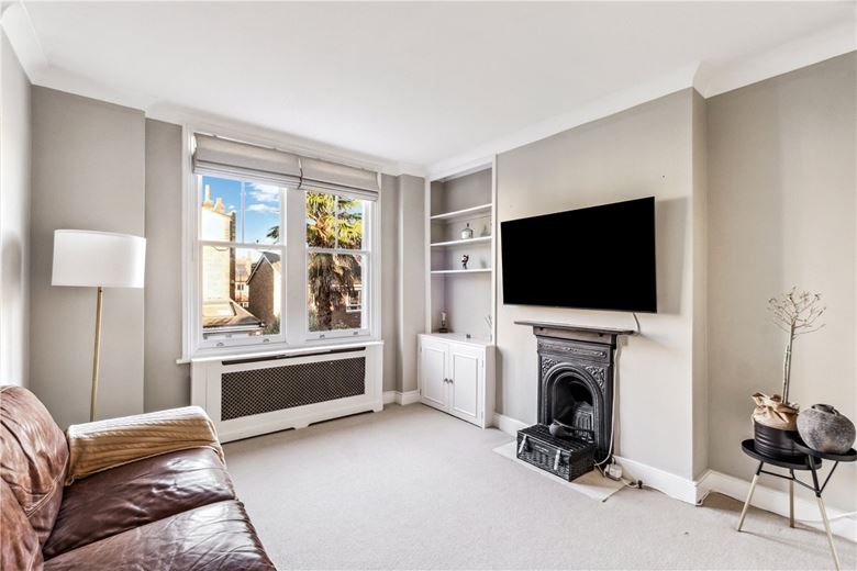 2 bedroom flat, Airedale Road, London SW12 - Available