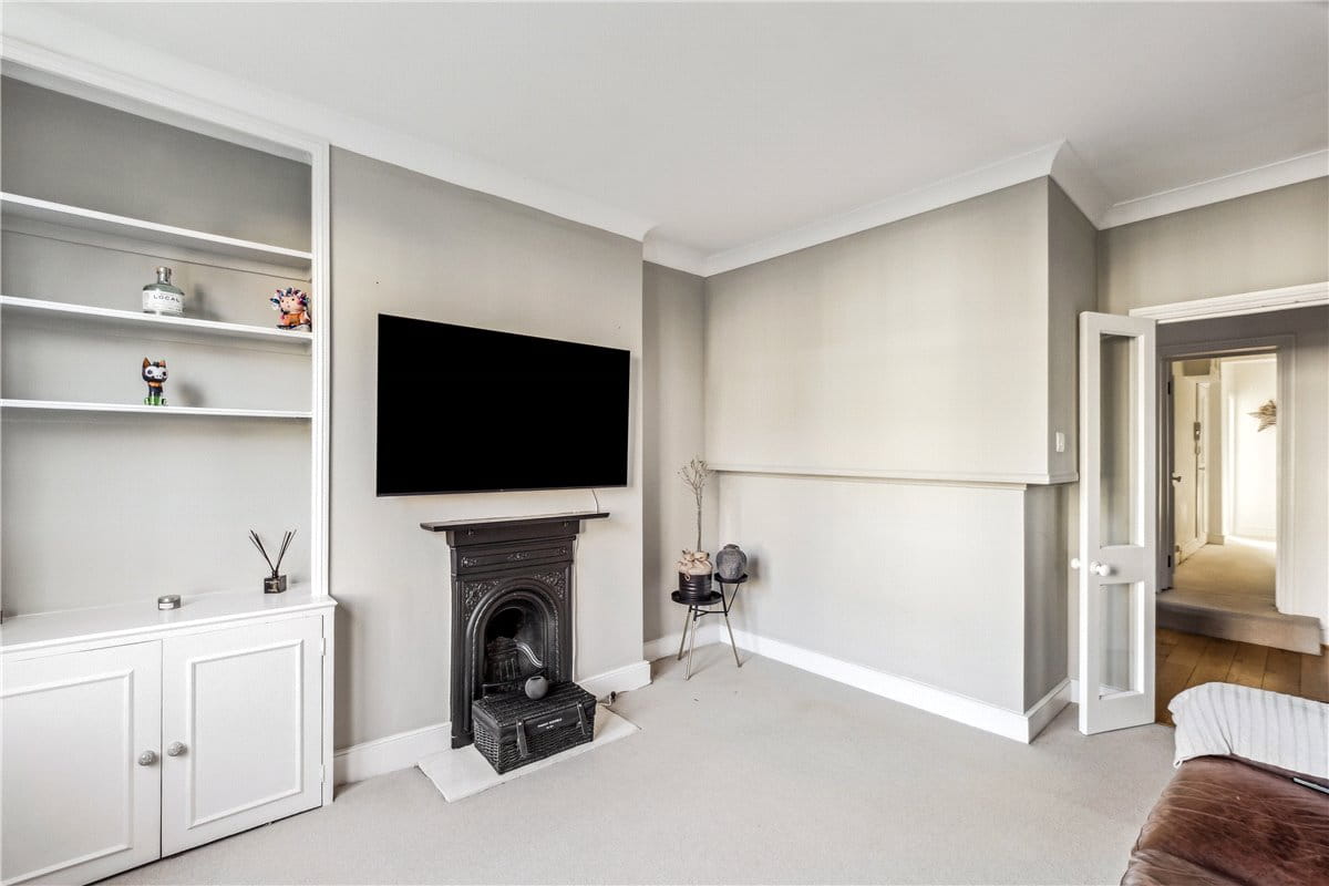 2 bedroom flat, Airedale Road, London SW12 - Sold