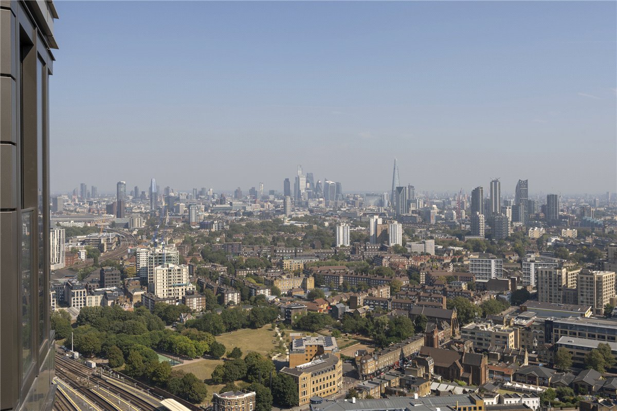 2 bedroom flat, DAMAC Tower, Nine Elms SW8 - Available