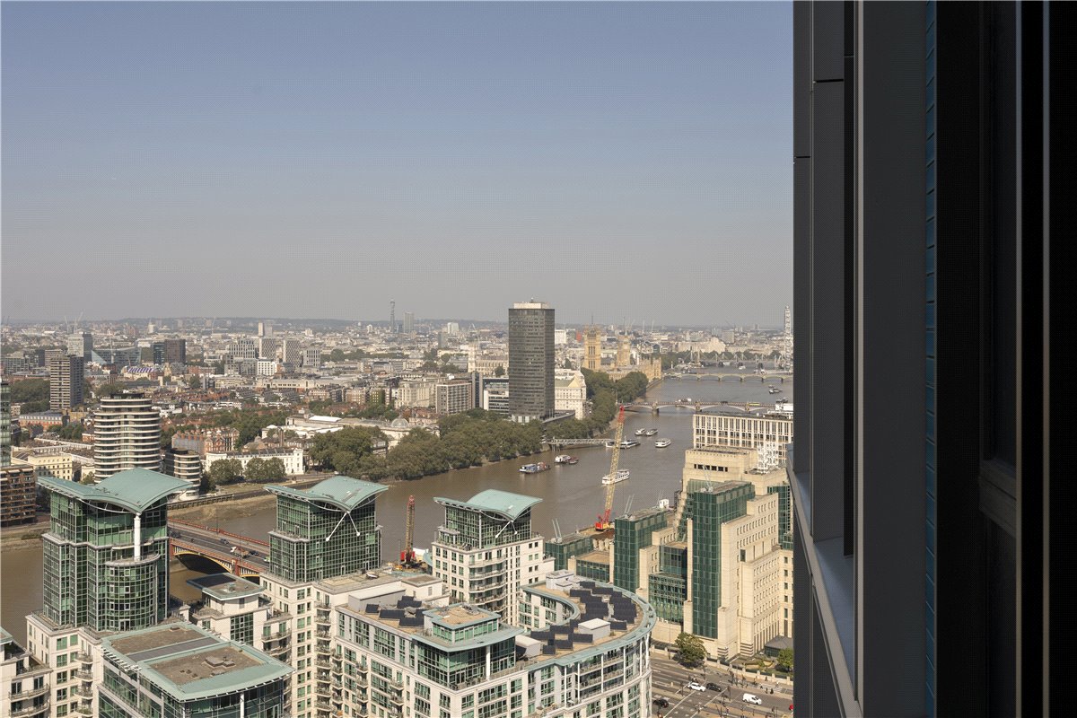 1 bedroom flat, DAMAC Tower, Nine Elms SW8 - Available