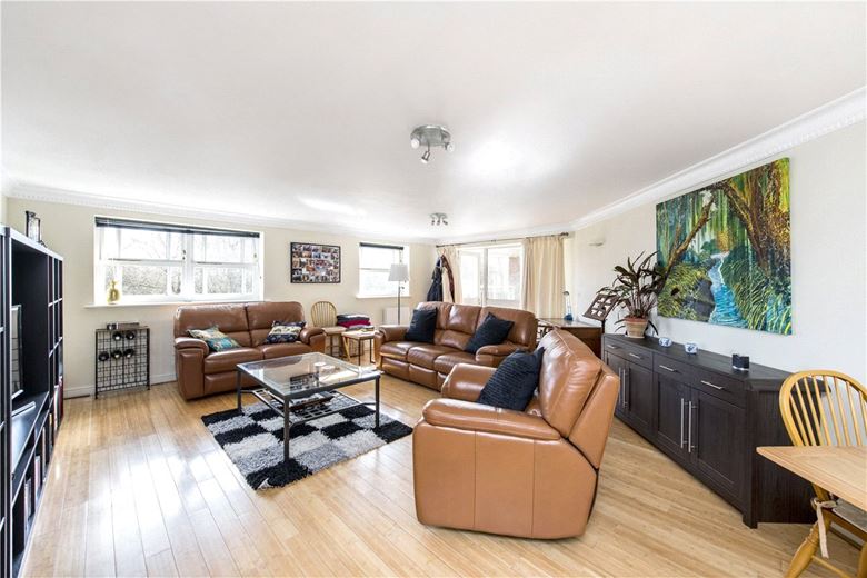 2 bedroom flat, Macmillan Way, Heritage Park SW17 - Available