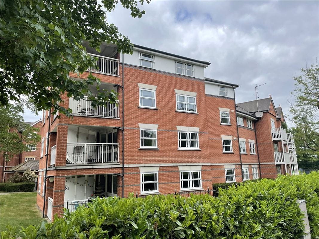 2 bedroom flat, Heritage Park, Tooting Common/Tooting Bec SW17 - Sold STC