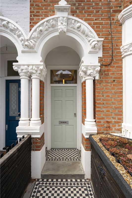 3 bedroom flat, Nightingale Triangle, Balham SW12 - Sold