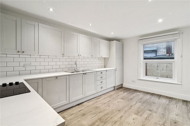 2 bedroom flat, Glenelg Road, London SW2 - Available