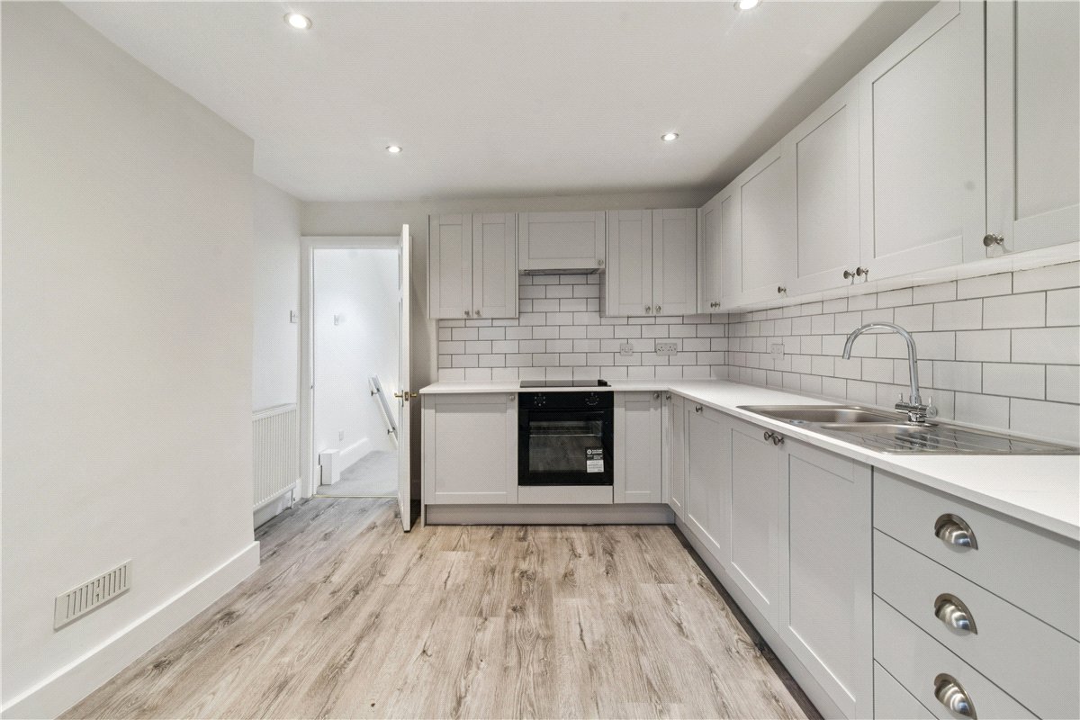 2 bedroom flat, Glenelg Road, London SW2 - Available
