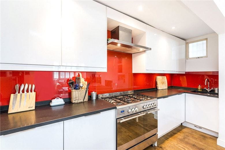 2 bedroom flat, North Side Wandsworth Common, London SW18 - Available