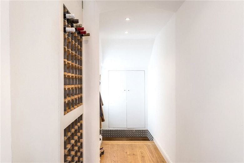 2 bedroom flat, North Side Wandsworth Common, London SW18 - Available