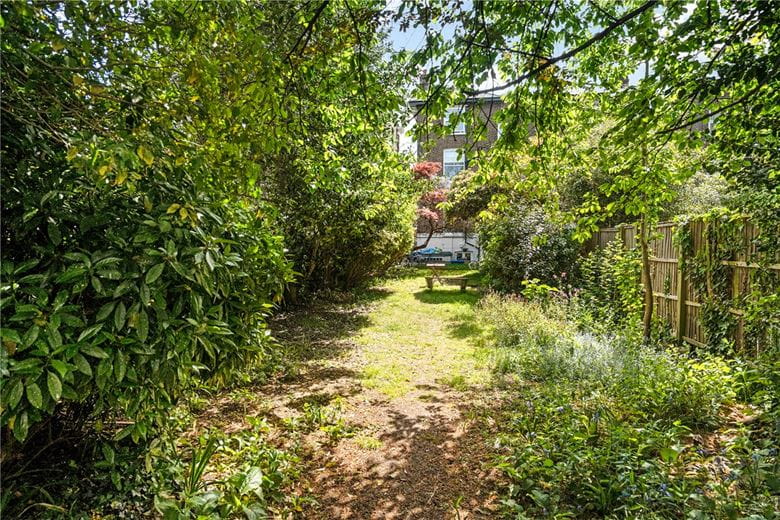 2 bedroom flat, North Side Wandsworth Common, London SW18 - Available