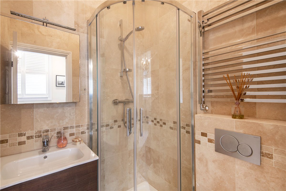 2 bedroom flat, Between The Commons, London SW11 - Available