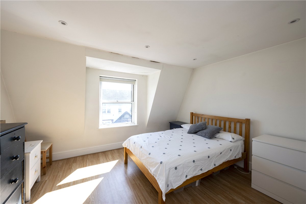 3 bedroom house, Brixton Hill, London SW2 - Available