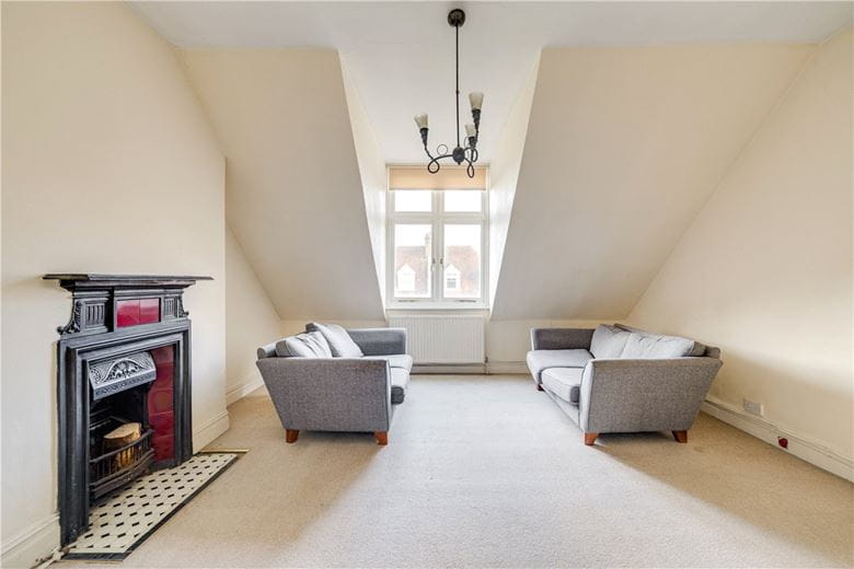 2 bedroom flat, Wexford Road, Balham SW12 - Available