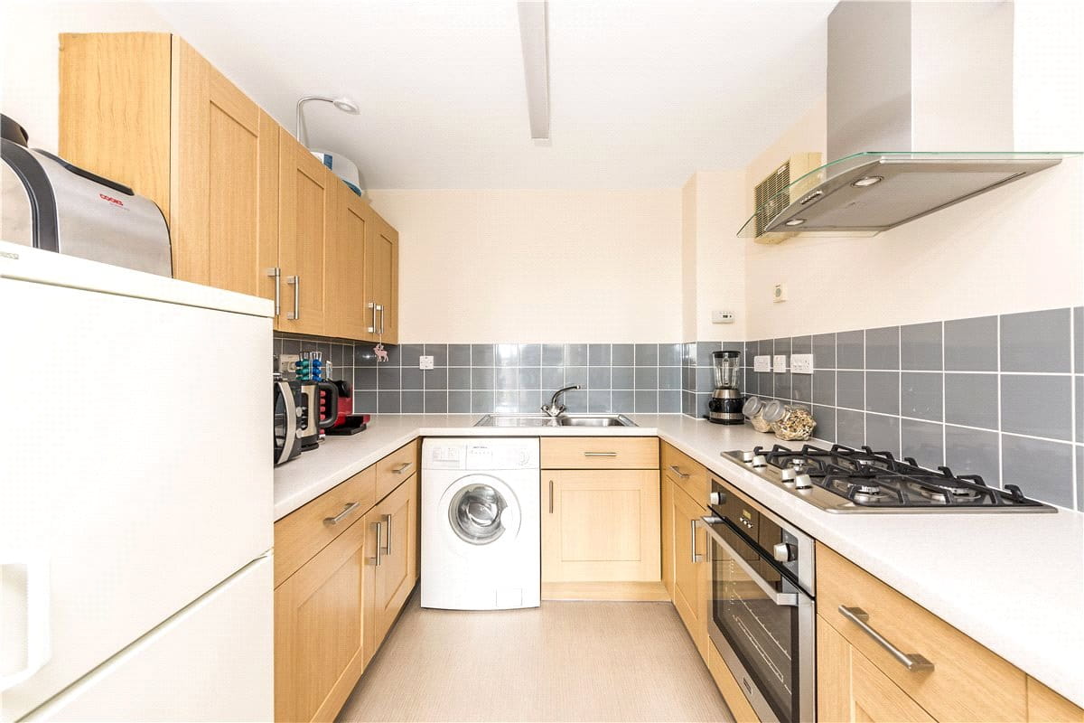 1 bedroom flat, Naples Court, 72 St. James's Drive SW12 - Available