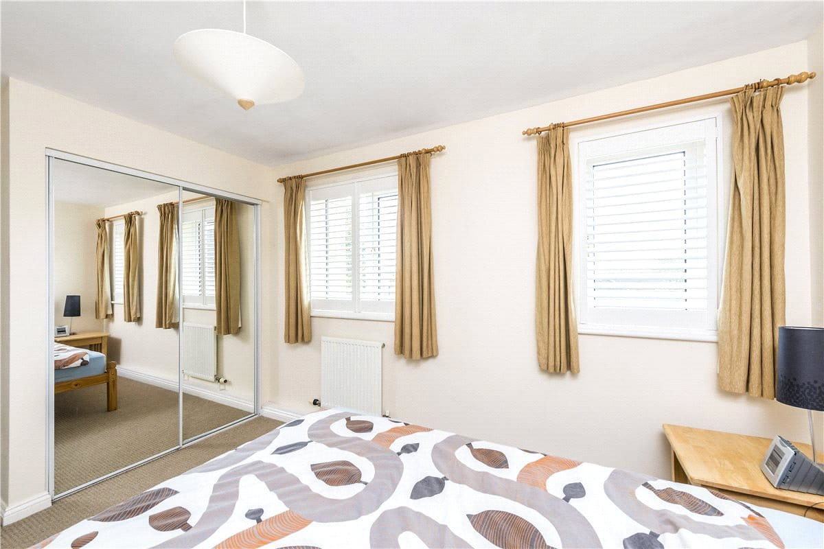 1 bedroom flat, Naples Court, 72 St. James's Drive SW12 - Available