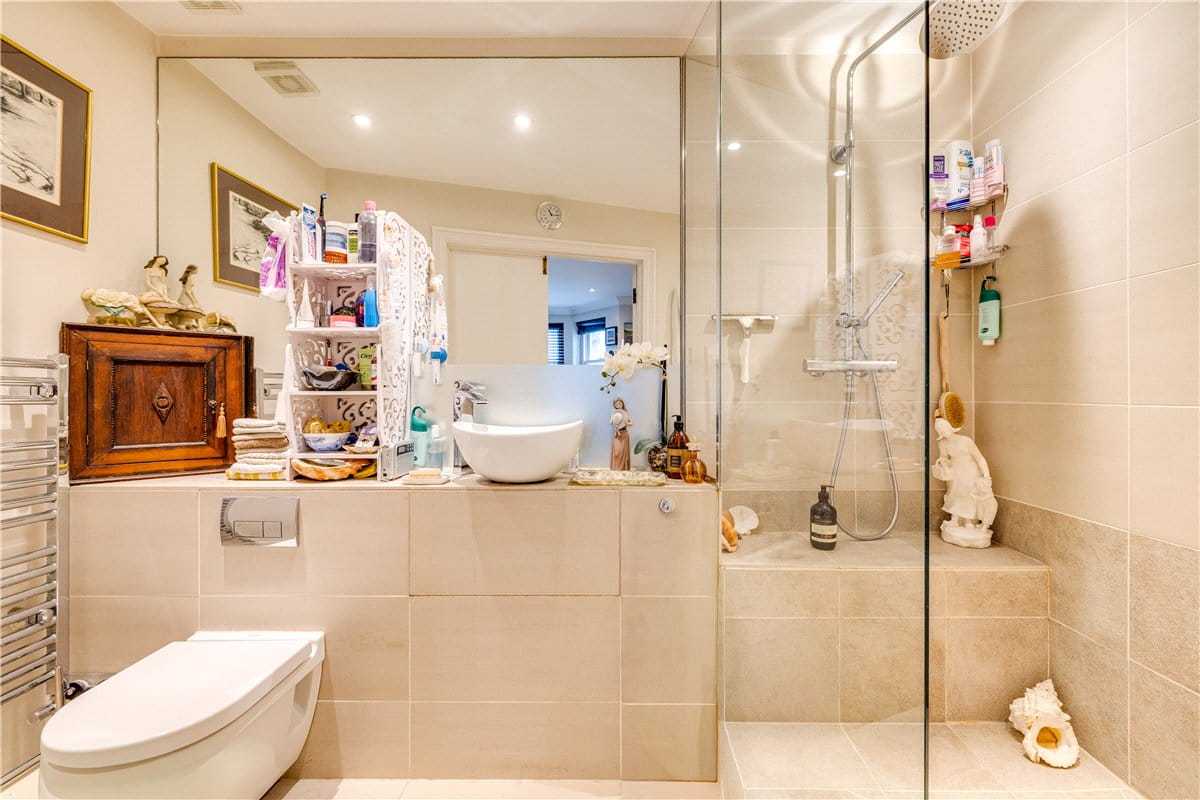 2 bedroom flat, Wandle Road, London SW17 - Available