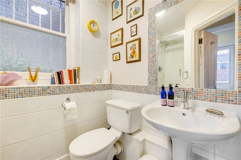 2 bedroom flat, Wandle Road, London SW17 - Available