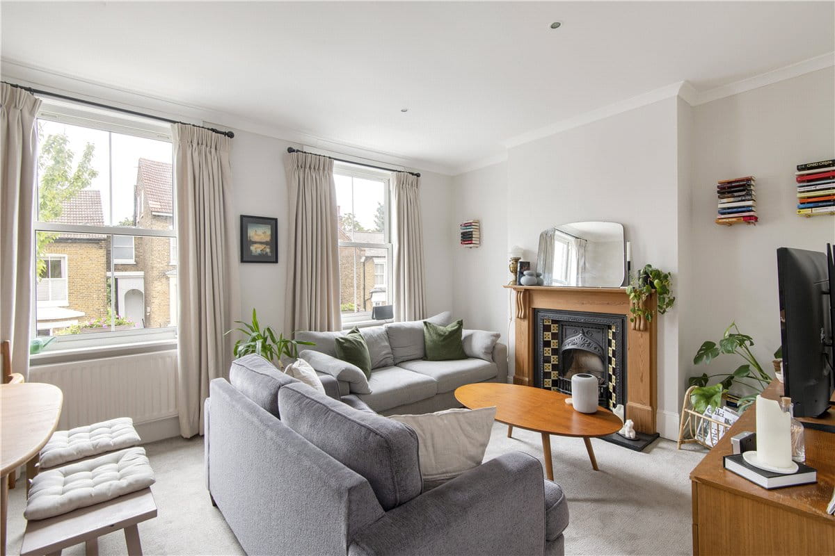 2 bedroom flat, Althorp Road, Wandsworth Common SW17 - Sold