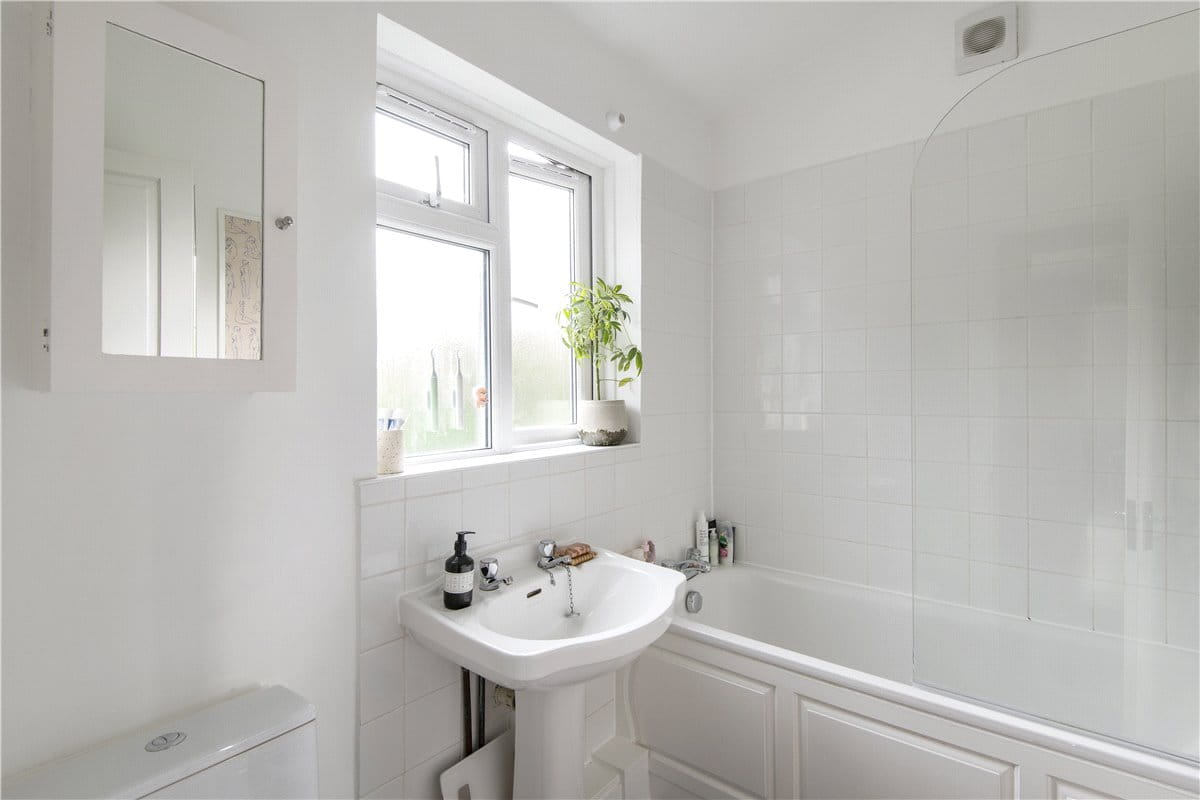 2 bedroom flat, Althorp Road, Wandsworth Common SW17 - Sold