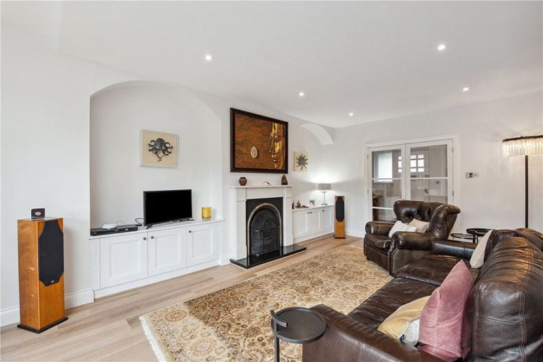 4 bedroom house, Ellerton Road, London SW18 - Available
