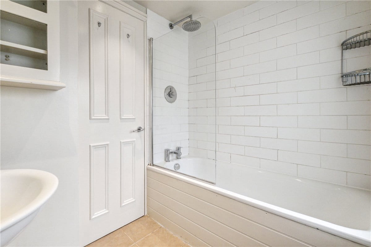 2 bedroom flat, Geraldine Road, London SW18 - Sold