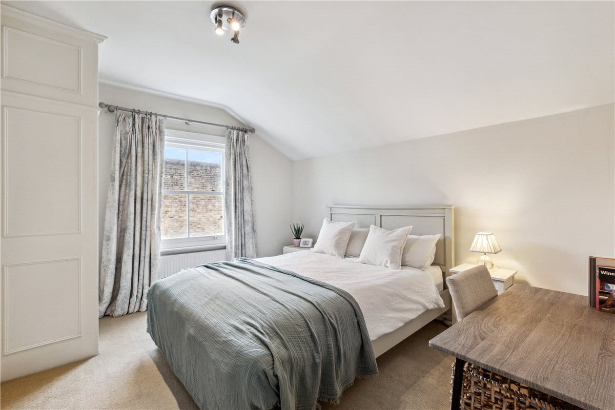 2 bedroom flat, Geraldine Road, London SW18 - Sold