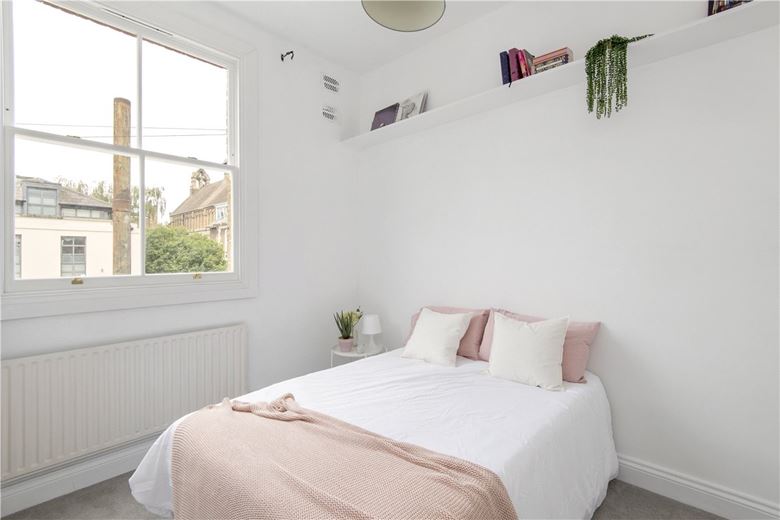 2 bedroom flat, Nottingham Road, London SW17 - Sold STC